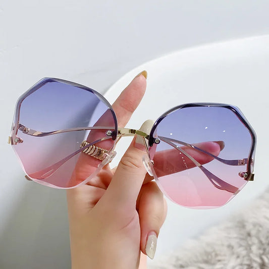 Vintage Square Sunglasses for Women – Stylish Frame UV400 Protection.