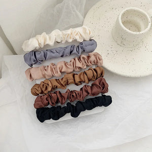 Elegant Minimalist Silk Hair Loop – High-End Faux Leather Ponytail Holder.