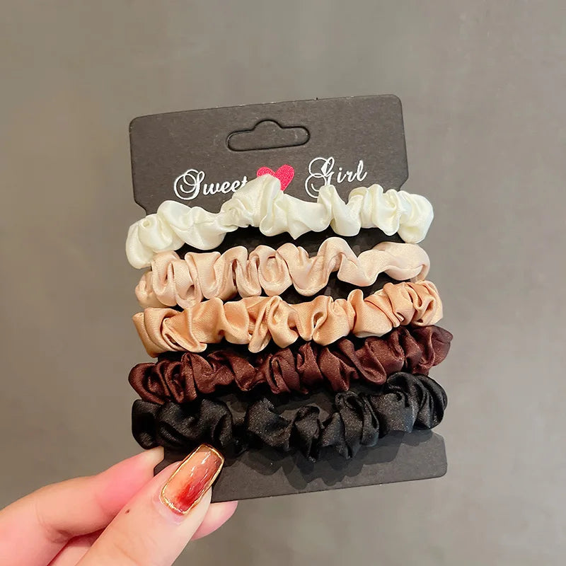 Elegant Minimalist Silk Hair Loop – High-End Faux Leather Ponytail Holder.