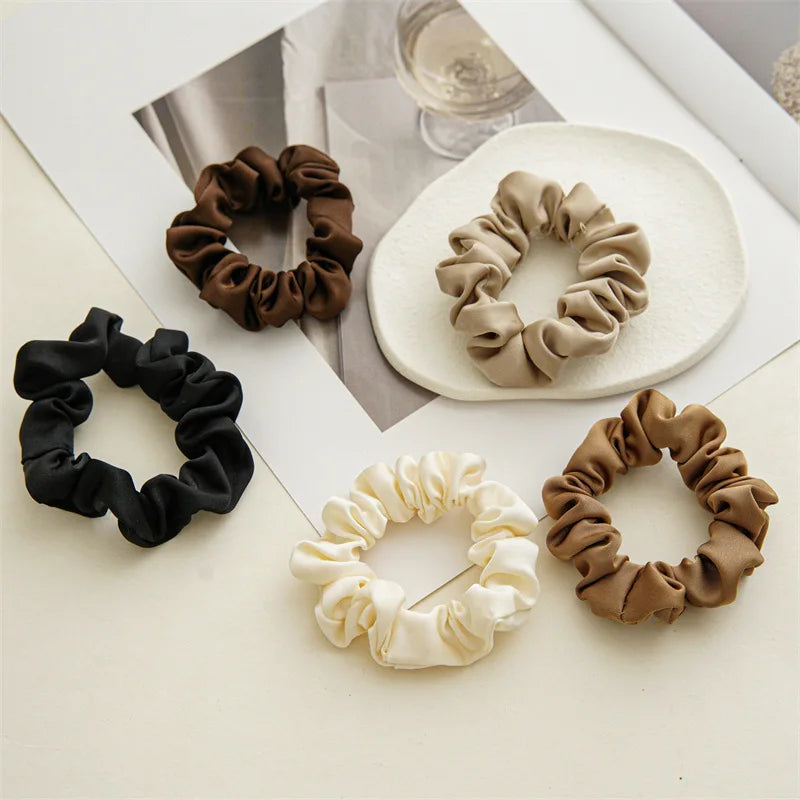 Elegant Minimalist Silk Hair Loop – High-End Faux Leather Ponytail Holder.