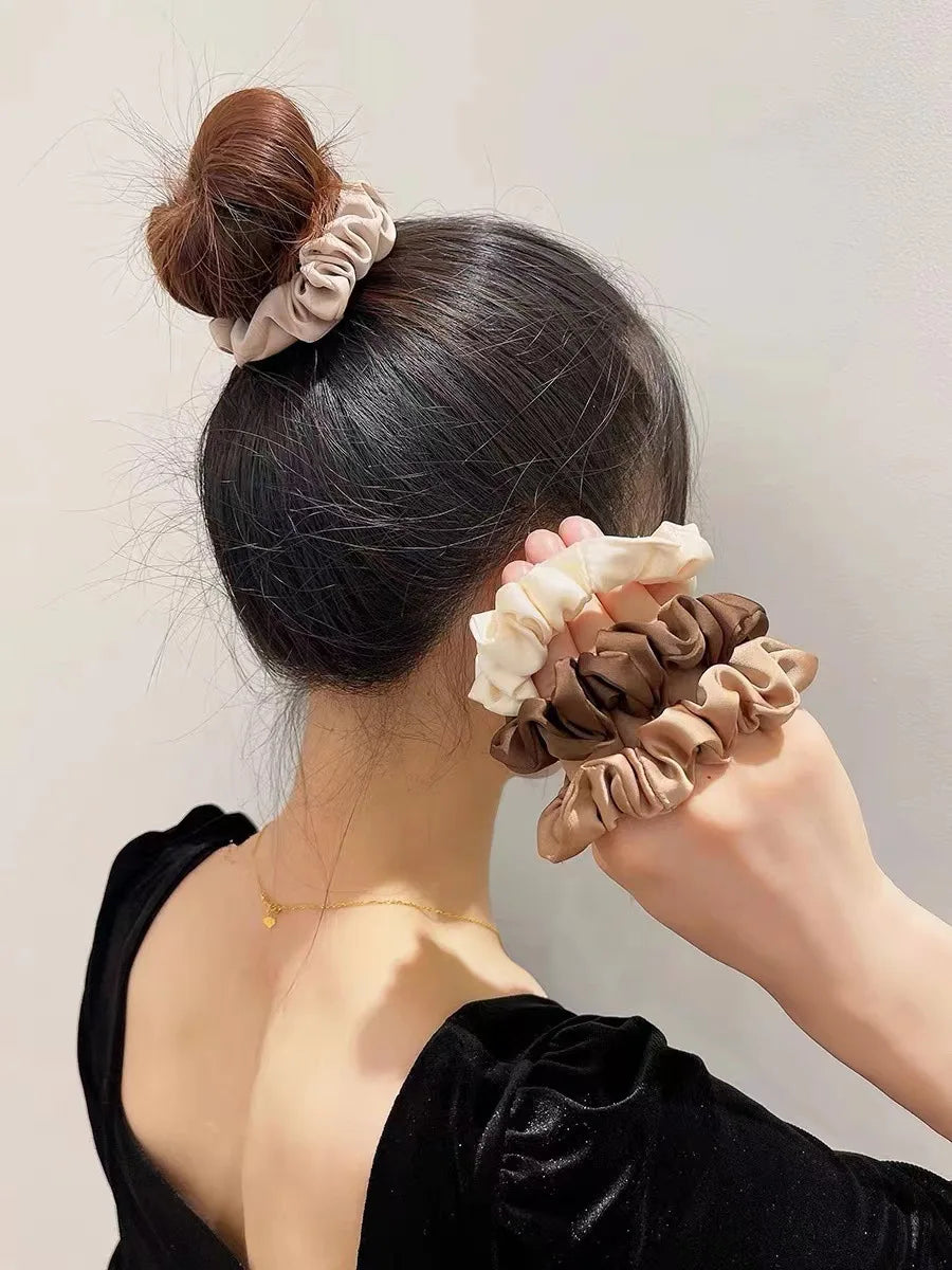 Elegant Minimalist Silk Hair Loop – High-End Faux Leather Ponytail Holder.