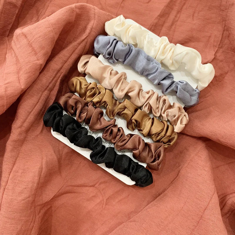 Elegant Minimalist Silk Hair Loop – High-End Faux Leather Ponytail Holder.